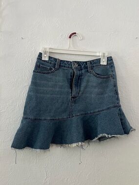 Drop waist Y2K denim mini skirt